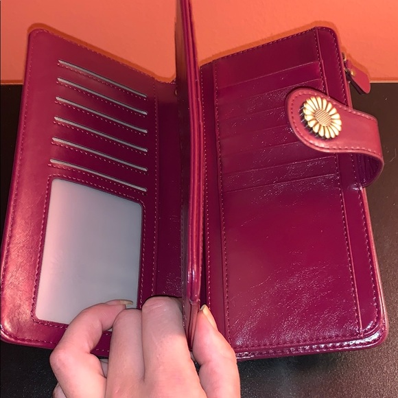 Magenta wallet/Wristlet👛 - Picture 4 of 6